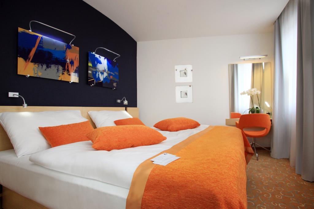 Orea Hotel Atrium أوتروكوفيتسي الغرفة الصورة